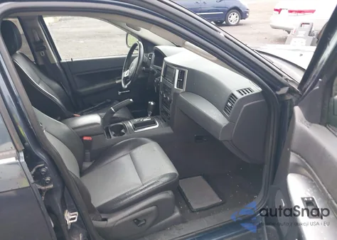 2010 Jeep Grand Cherokee Laredo z USA, uszkodzony, nr VIN 1J4PR4GK8AC116494